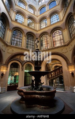 Wien, Österreich, J'Donaunixenbrunnen im Innenhof des Palais Ferstel Banque D'Images