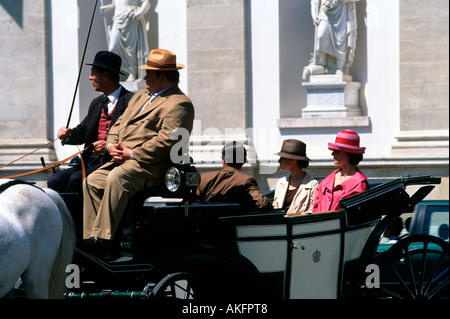 Österreich, Wien 1, un fiacre, Albertinaplatz, der Albrechtsrampe des Palais Erzherzog Albrecht (Albertina) Banque D'Images