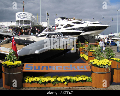 Croiseurs merveilleux à vendre à Southampton Boat Show Hampshire Banque D'Images