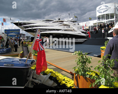 Croiseurs merveilleux à vendre à Southampton Boat Show Hampshire Banque D'Images