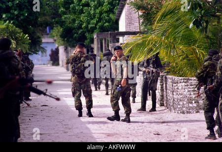 Les conseillers des forces spéciales US au cours d'un exercice conjoint avec l'armée des Maldives. Bodo Huura Island, North Male Atoll, Maldives. Banque D'Images