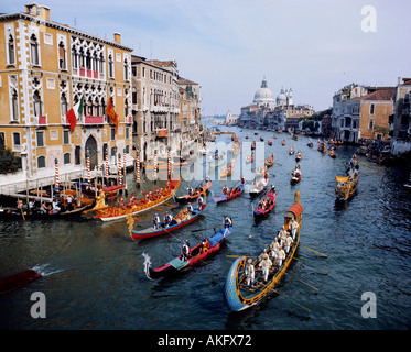 Régate Historique et voile procession de regata storica sur grand canal Venise Région de Vénétie, Italie Banque D'Images