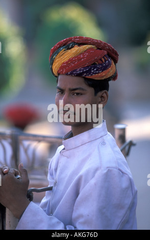 Mahout assis sur un éléphant dans le fort Amber Jaipur en Inde Banque D'Images