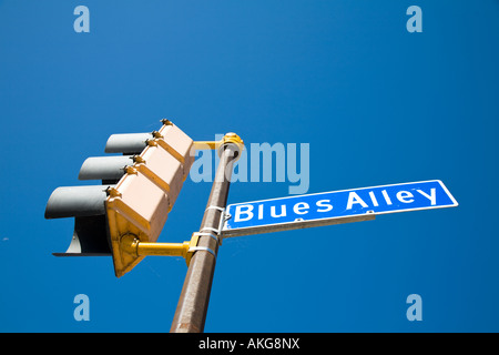 Aurora ILLINOIS Blues Alley sign on street post signal Stolp Island Historic District Banque D'Images