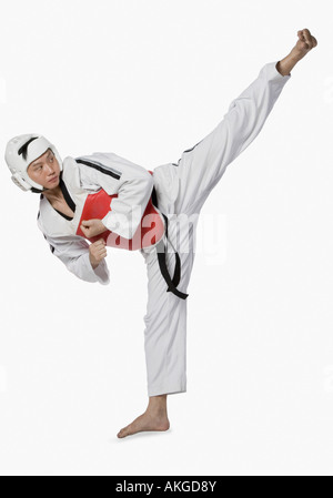 Mid adult man practicing boxing Banque D'Images