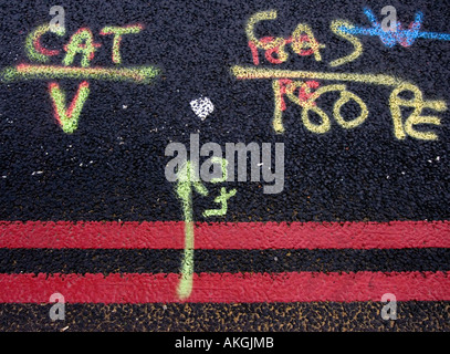 Enseignes Graffiti sur les utilitaires sur la route Banque D'Images