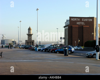 North Euston Hotel et phare inférieur Lancashire Fleetwood Banque D'Images