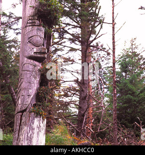 Haida Gwaii (îles de la Reine-Charlotte), en Colombie-Britannique, Colombie-Britannique, Canada - Totem à Skedans, Louise Island, parc Gwaii Haanas Banque D'Images