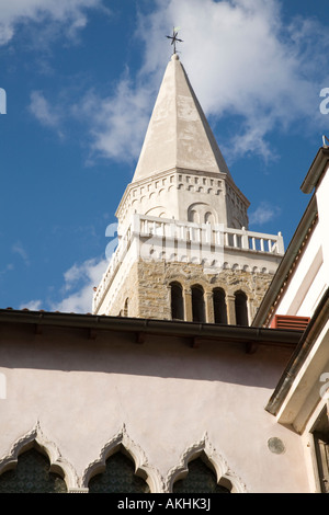 Haut de tour de cathédrale Saint-nazaire de Titov Trg Koper Slovénie Banque D'Images