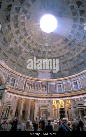 Oculus dans Colisée Rome Italie Banque D'Images