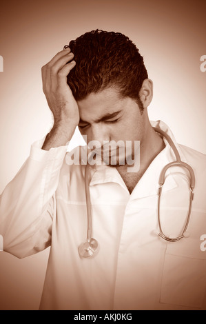 Médecin de sexe masculin triste Banque D'Images