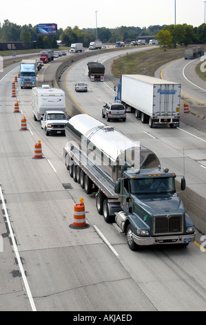 Freeway traffic sauvegardés sur des kilomètres, alors qu'ils tentent d'entrer au Canada à Port Huron au Michigan Banque D'Images