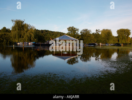 Les inondations de Henley-on-Thames, Oxfordshire, Angleterre durant l'été 2007. Banque D'Images