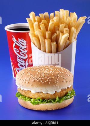 Burger de poulet frites coca editorial junk food Banque D'Images