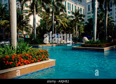 Piscine d'eau douce, piscine, Ritz-Carlton San Juan Hotel Spa and Casino, The Ritz-Carlton San Juan Hotel, Isla Verde, Puerto Rico, Caroline Banque D'Images