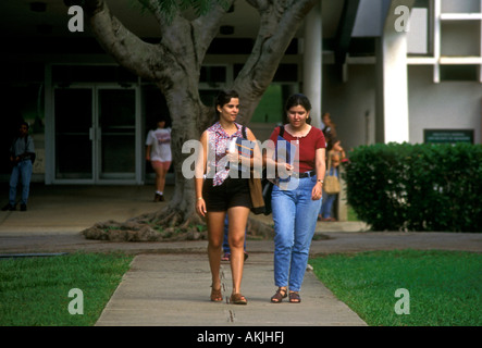 Portoricains, portoricain, les étudiants du collégial, les étudiants universitaires, étudiants, campus, Université de Porto Rico, mayaguez, Puerto Rico Banque D'Images