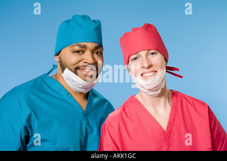 Close up portrait of two doctors wearing scrubs Banque D'Images