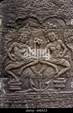 Bas-relief de nymphes célestes Apsaras Angor Wat Cambodge Banque D'Images