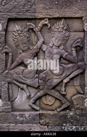 Bas-relief de nymphes célestes Apsaras Angor Wat Cambodge Banque D'Images