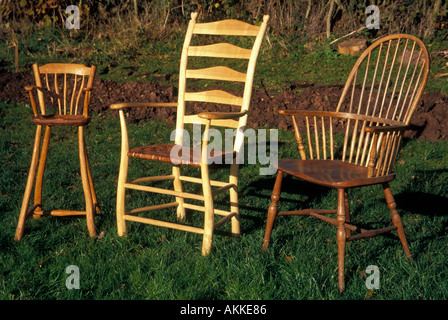 Des chaises faites par Mike Abbott taillis un artisan (de gauche à droite ) une chaise de bébé,Échelle à une chaise, Windsor Banque D'Images