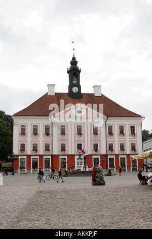 Tartu Estonie - l'hôtel de ville sur la place de l'Hôtel de Ville sur la place Raekoja à Tartu, la deuxième ville d'Estonie Banque D'Images