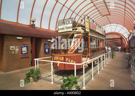 Tramway historique dans le ticket hall du bâtiment terminal de ferries de Woodside Birkenhead Merseyside UK Wirral Banque D'Images