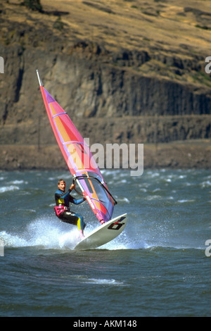 Saiboarding de classe mondiale sur la Gorge de fleuve de Colombie à la rivière Hood Oregon Banque D'Images