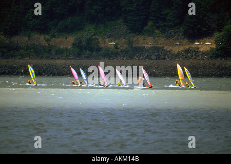 Saiboarding de classe mondiale sur la Gorge de fleuve de Colombie à la rivière Hood Oregon Banque D'Images