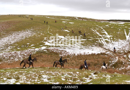 Une partie de l'équitation à travers la recherche de Llangeinor colline au-dessus de Blackmill près de Bridgend sur le Boxing Day annuel Fox hunt Banque D'Images
