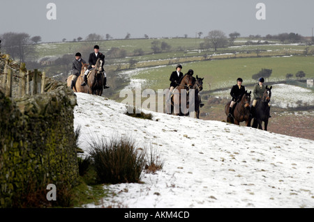 Une partie de l'équitation à travers la recherche de Llangeinor colline au-dessus de Blackmill près de Bridgend sur le Boxing Day annuel Fox hunt Banque D'Images