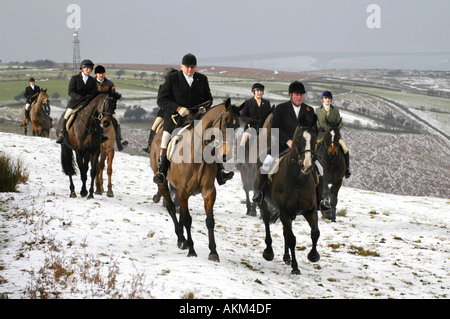 Une partie de l'équitation à travers la recherche de Llangeinor colline au-dessus de Blackmill près de Bridgend sur le Boxing Day annuel Fox hunt Banque D'Images