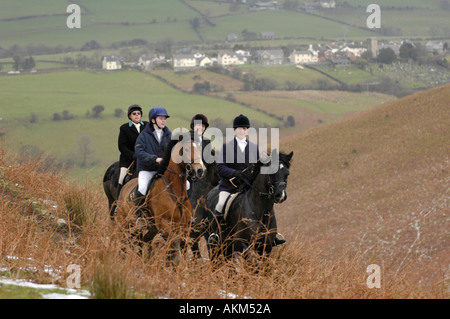 Une partie de l'équitation à travers la recherche de Llangeinor colline au-dessus de Blackmill près de Bridgend sur le Boxing Day annuel Fox hunt Banque D'Images