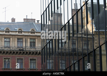 Les styles architecturaux contrastés à Vienne - l'ancien compte dans la nouvelle Banque D'Images