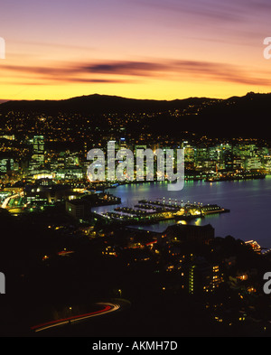 Le port de Wellington à la tombée de la Nouvelle-Zélande l'Île du Nord Banque D'Images