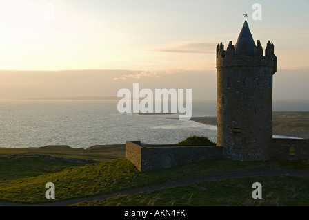 Le Château de Doonagore, Doolin, dans le comté de Clare, Irlande Banque D'Images