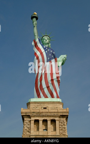 L'état de liberté habillé de façon numérique Stars and Stripes, port de New York, USA Banque D'Images