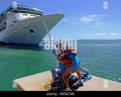 Rhapsody of the Seas bateau de croisière est amarré à Key West, Floride, USA. Banque D'Images