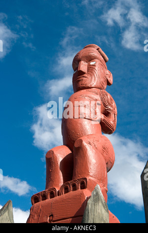 La sculpture sur bois à l'Institut des arts et métiers Maori Whakarewarewa,, Rotorua, île du Nord, Nouvelle-Zélande Banque D'Images