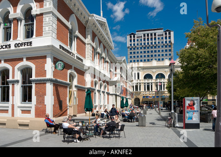 Café Starbucks à Cathedral Square, Christchurch, île du Sud, Nouvelle-Zélande. Image prise avant le séisme de 2011. Banque D'Images