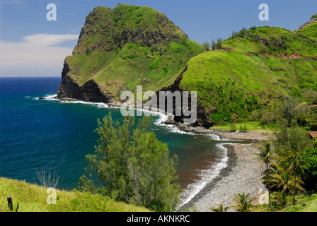 Kahakuloa grand seigneur cône de cendres volcaniques érodées sur l'île de Maui Hawaii Banque D'Images