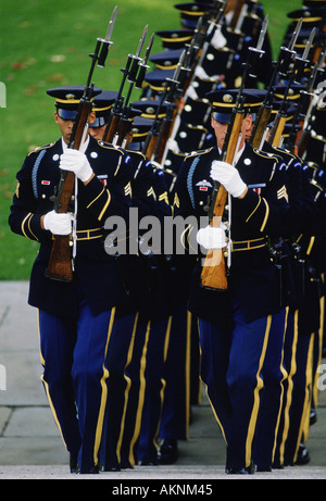 Les Marines américains au cimetière national d'Arlington à Washington DC United States of America Banque D'Images