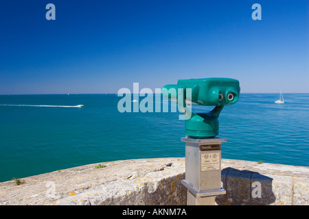 Des jumelles pour sur la mer de la région de l'île de Ré de France Banque D'Images