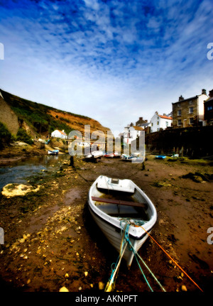 North Yorkshire ville côtière de Staithes. Une fois que l'un des plus grands ports de pêche sur la côte nord-est de la France Banque D'Images