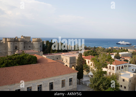 Entrée principale du palais du Grand Maître construit au cours de la 14e siècle, la ville de Rhodes, Rhodes, Grèce Banque D'Images