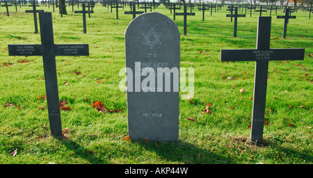 Pierre tombale sur tombe du soldat juif allemand qui est tombé dans la Première Guerre mondiale, le cimetière Neuville-St-Vaast, France Banque D'Images
