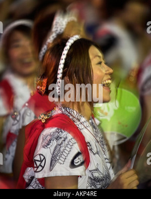 Nebuta d'Aomori city parade Festival 2006 d'été japon girl smiling in crowd Banque D'Images