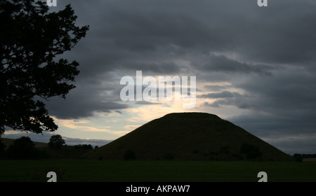 Silbury Hill, un homme fait anceint Hill près de Avebury, dans le Wiltshire. Banque D'Images