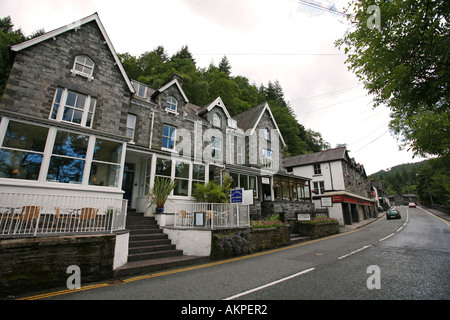 La rue principale de la pittoresque ville touristique du Nord du Pays de Galles, Betws-Y-coed UK Grande-Bretagne Europe EU Banque D'Images