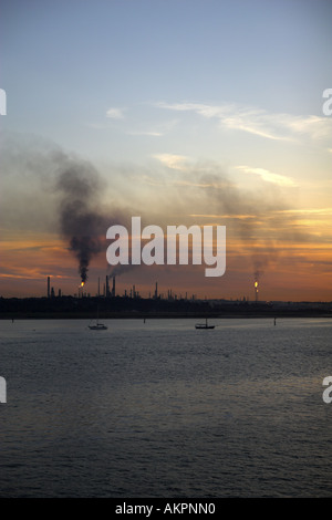Coucher de soleil sur la station d'alimentation de Fawley, Southampton Banque D'Images