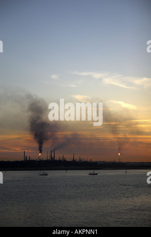 Coucher de soleil sur la station d'alimentation de Fawley, Southampton Banque D'Images